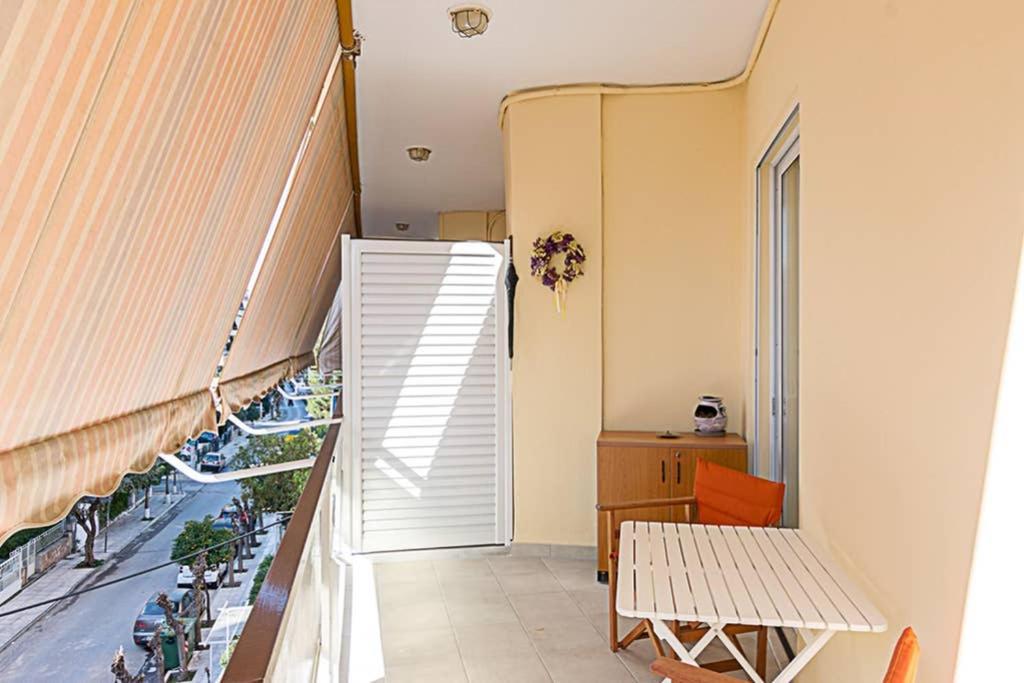 Cozy Flat With 1 Bedroom Next To Metro Station Athene Buitenkant foto