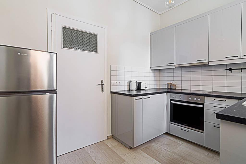 Cozy Flat With 1 Bedroom Next To Metro Station Athene Buitenkant foto