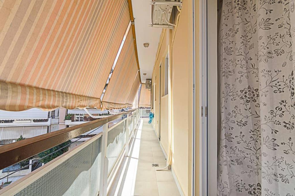 Cozy Flat With 1 Bedroom Next To Metro Station Athene Buitenkant foto