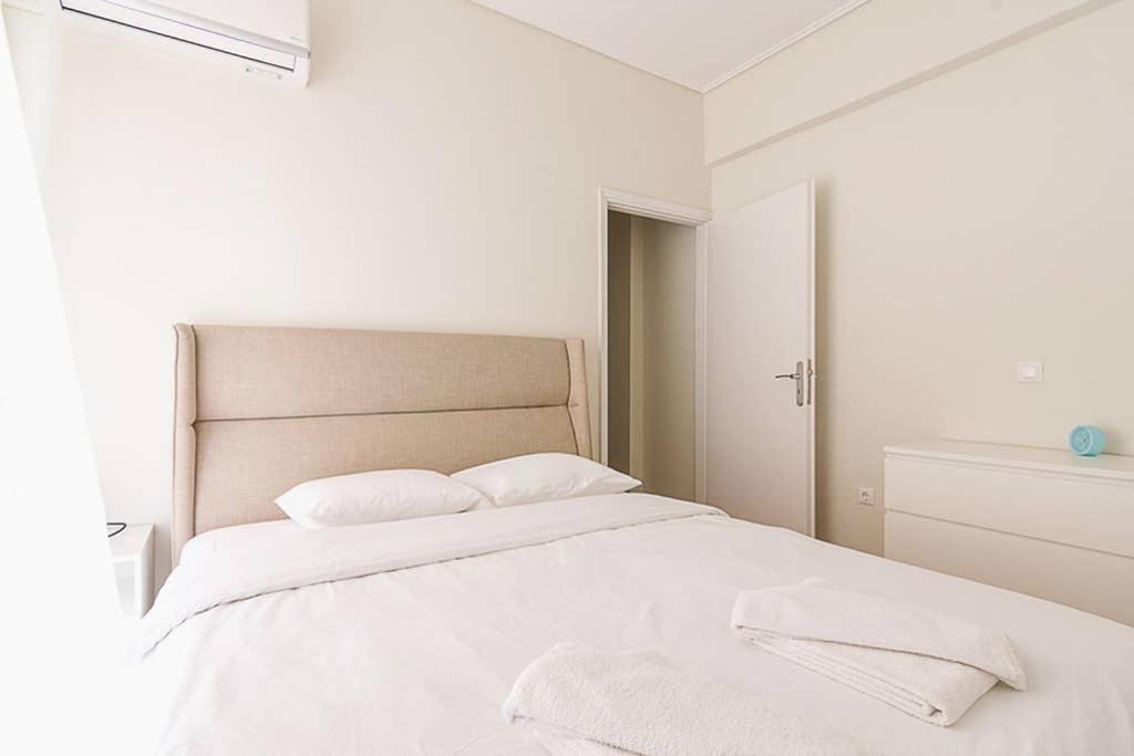 Cozy Flat With 1 Bedroom Next To Metro Station Athene Buitenkant foto