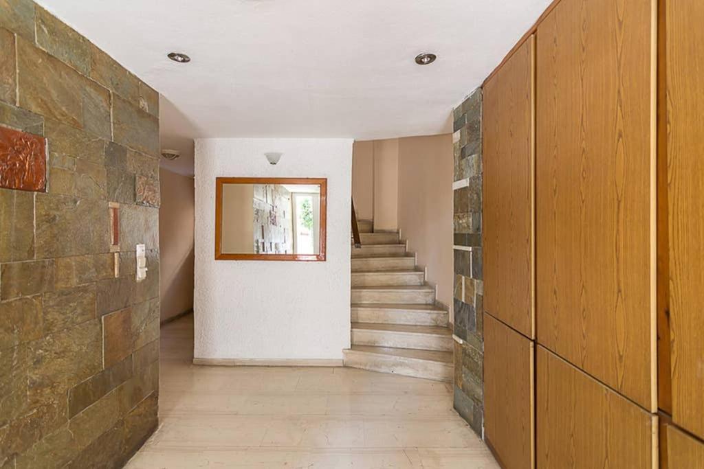 Cozy Flat With 1 Bedroom Next To Metro Station Athene Buitenkant foto
