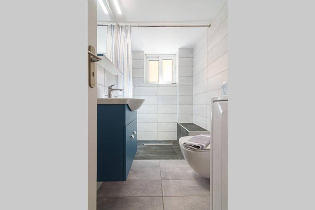 Cozy Flat With 1 Bedroom Next To Metro Station Athene Buitenkant foto