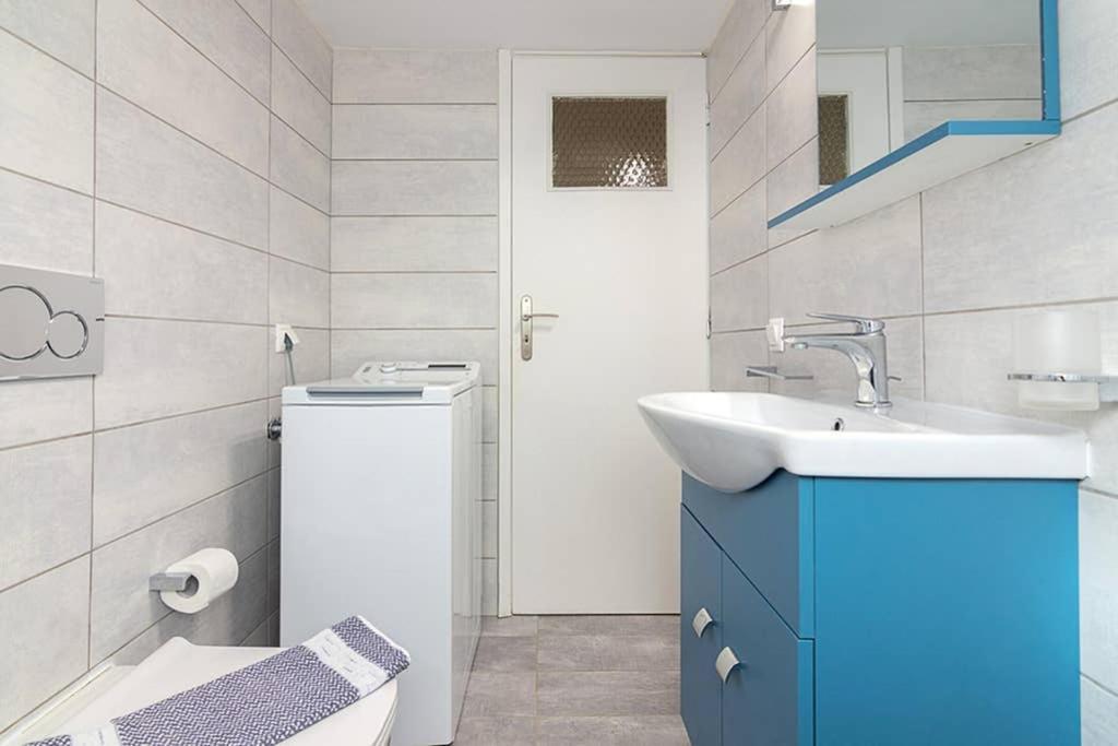 Cozy Flat With 1 Bedroom Next To Metro Station Athene Buitenkant foto